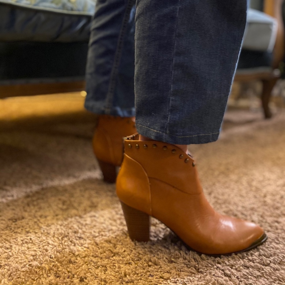 MAKOWSKY HALF BOOTS SIZE 9❤️❤️. GOOD CONDITION